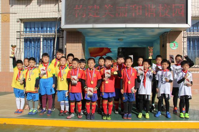 曼城希望之星滑落！26岁福登身价跌至7000万，状态低迷图赫尔放弃